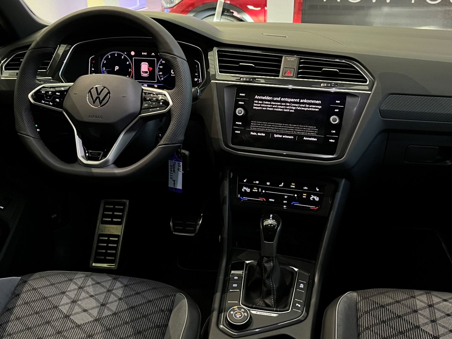 Tiguan R-Line 4M 2.0TSI DSG IQ*Keyl.*MTRX*Kamera