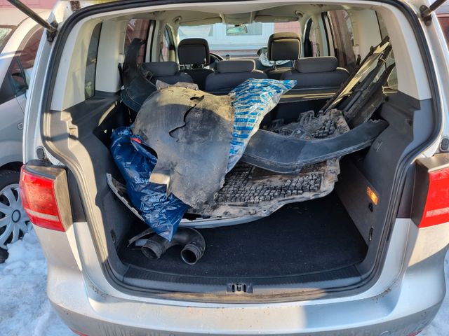 VW Touran Comfortline BMT*UNFALL* Bild 11