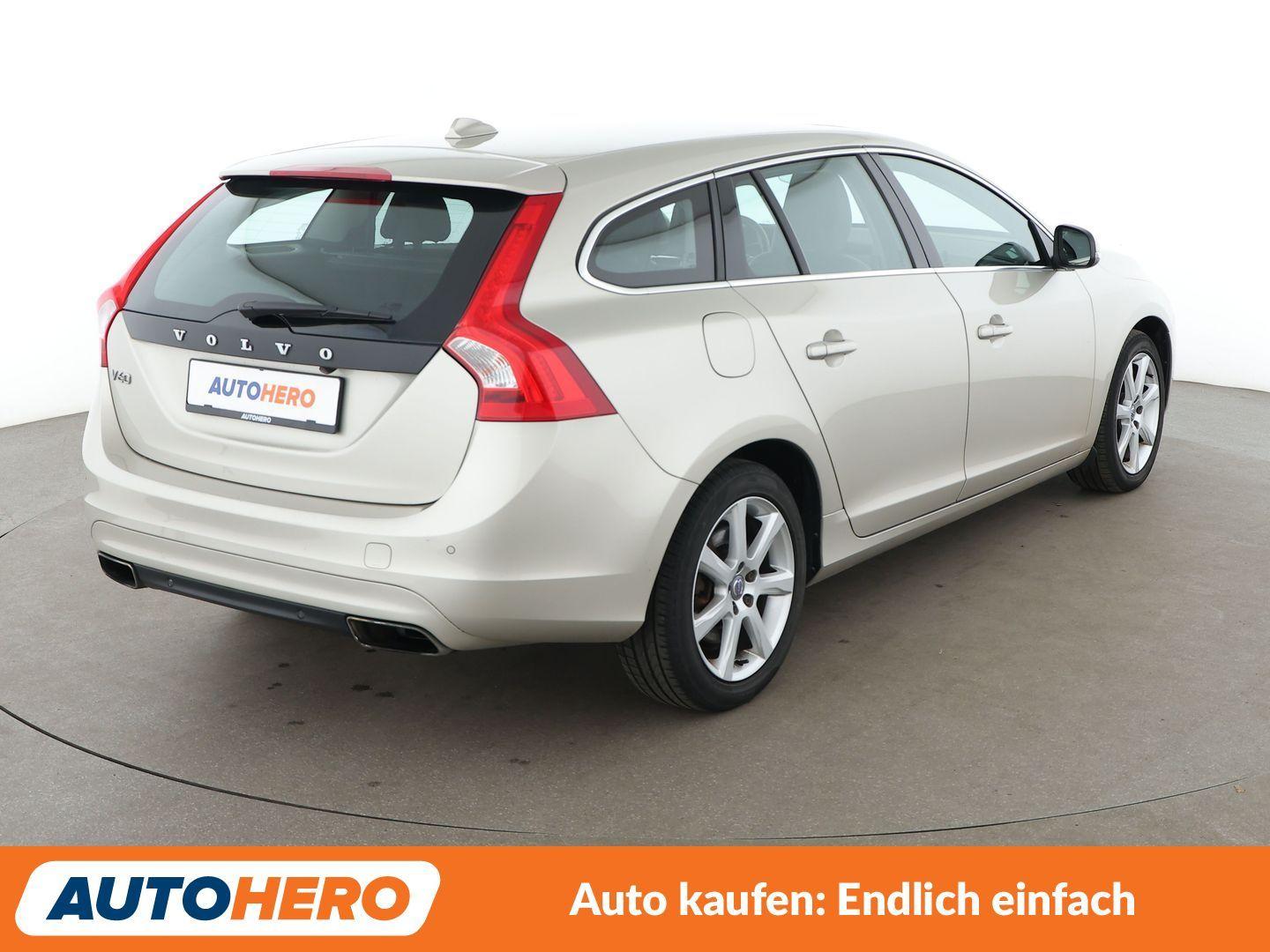 Volvo V60 2.0 T6 Momentum AWD Aut.*XENON*TEMPO*PDC*SHZ