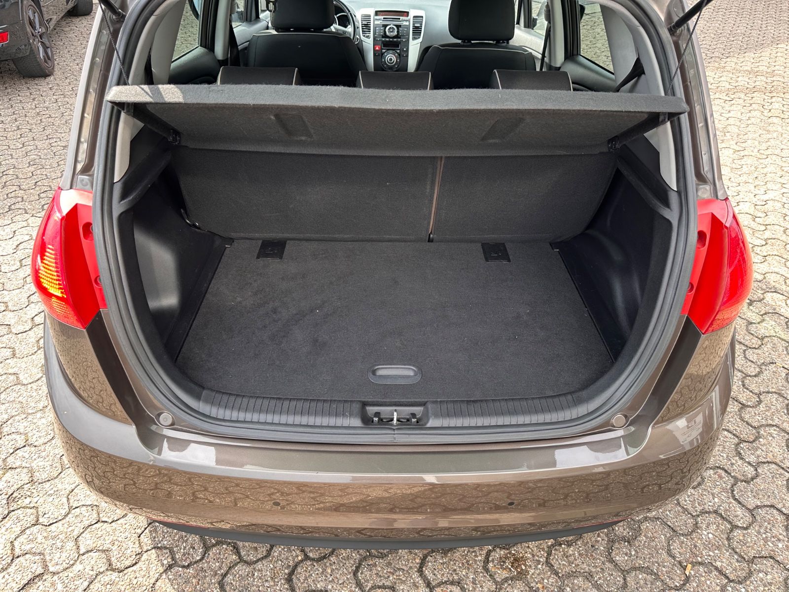 Fahrzeugabbildung Kia Venga 1.4 FIFA World Cup Edition SHZG/BT/Keyless