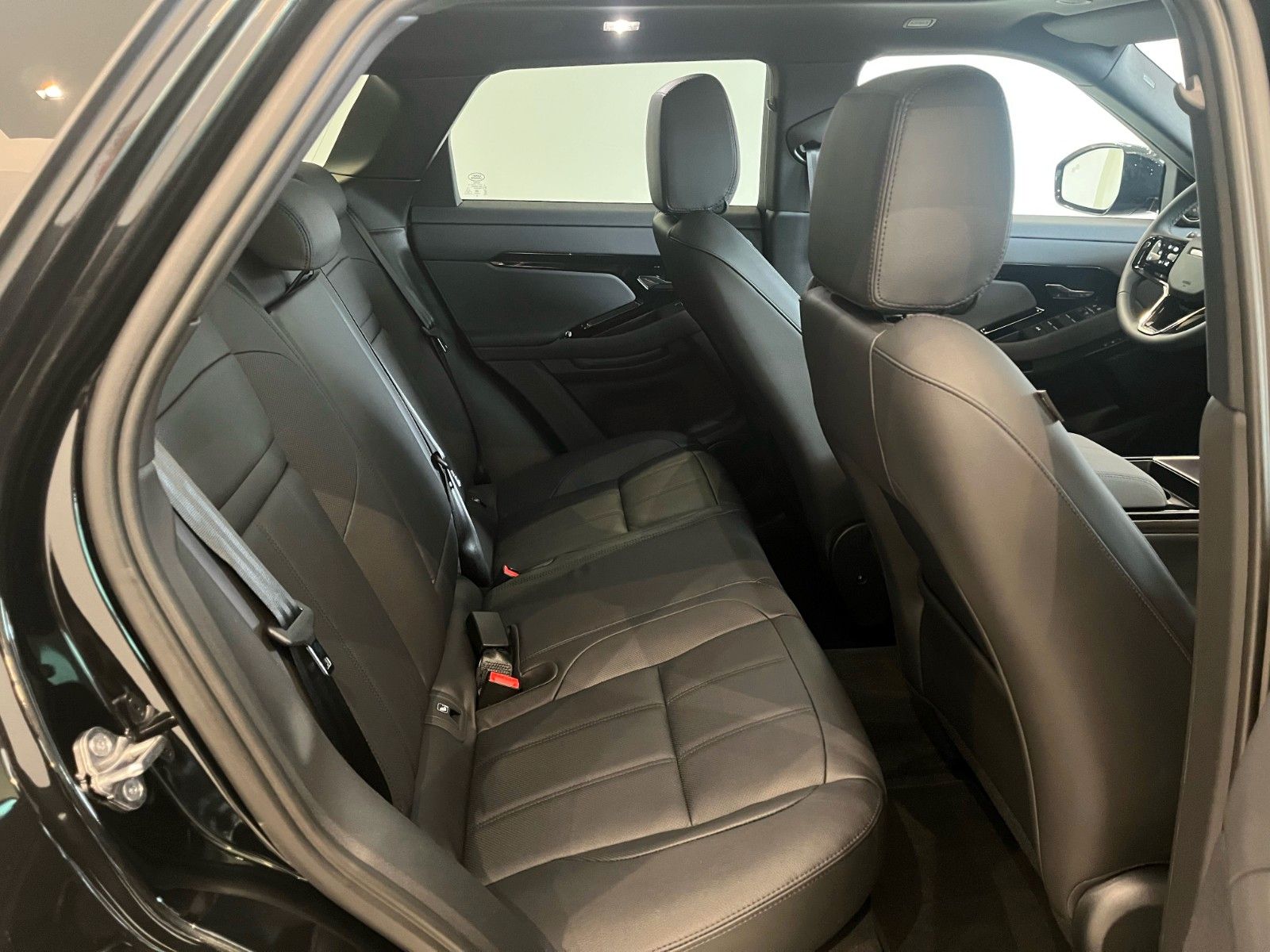 Fahrzeugabbildung Land Rover Range Rover Evoque D165 Dynamic SE Panormadach