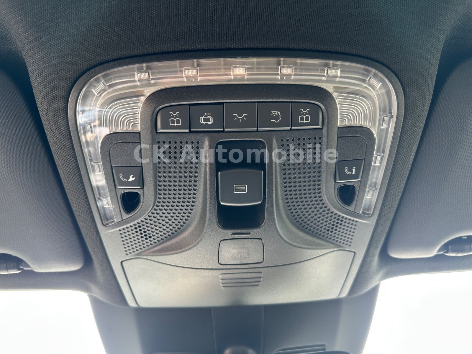 Fahrzeugabbildung Mercedes-Benz V300d EDITION 4Matic AMG-Line/7 Sitze/Pano/LED