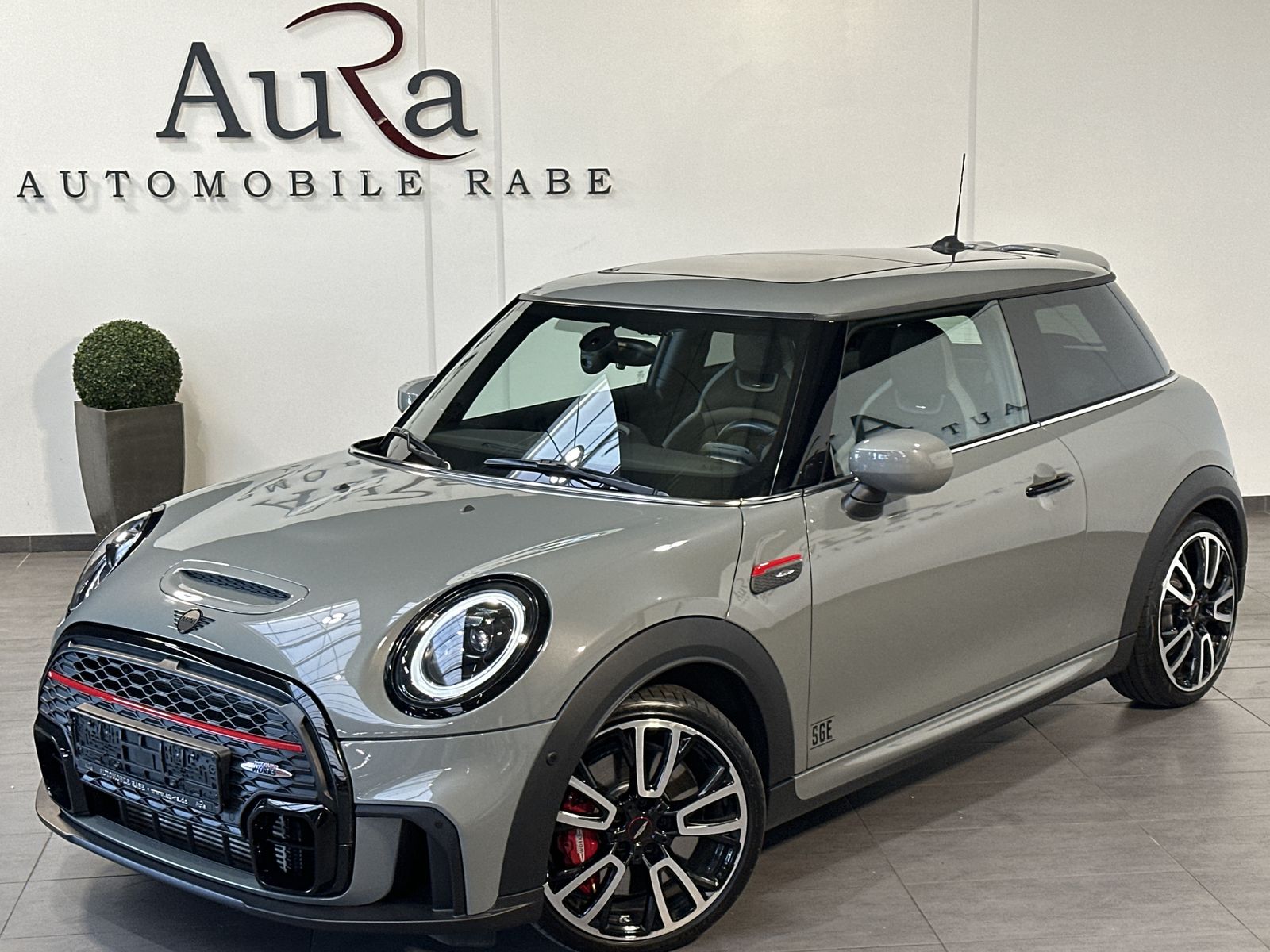 Fahrzeugabbildung MINI John Cooper Works Sport-Aut. NAV+LED+PANO+H&K+VC