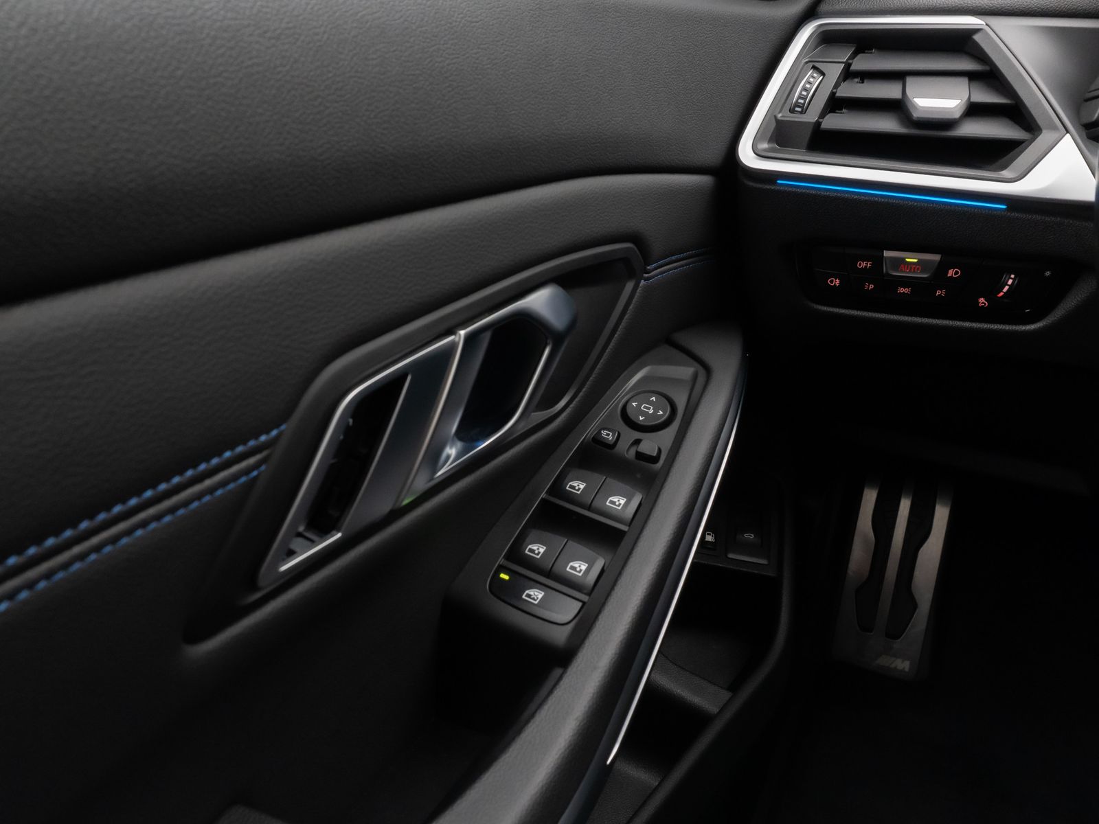 Fahrzeugabbildung BMW 330e M Sport Kamera DAB HiFi Lenkrhzg Alarm 19"