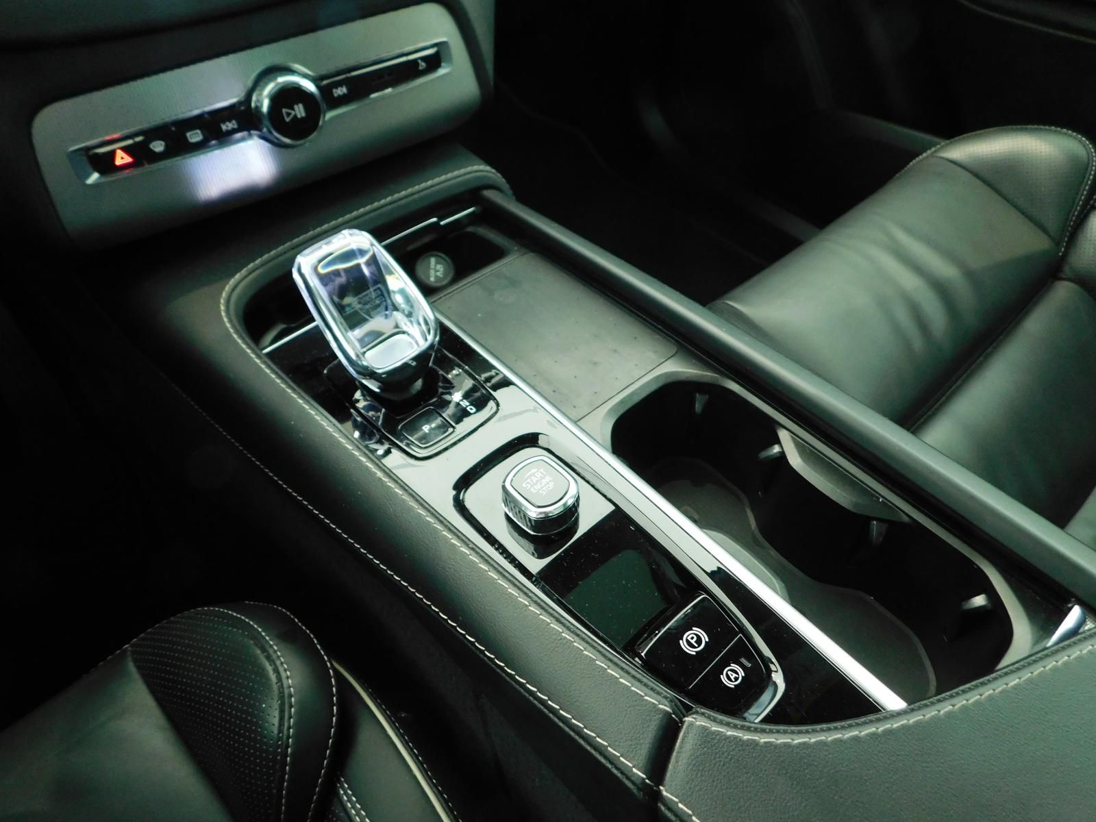 Fahrzeugabbildung Volvo XC90 B5 D AWD Plus Bright
