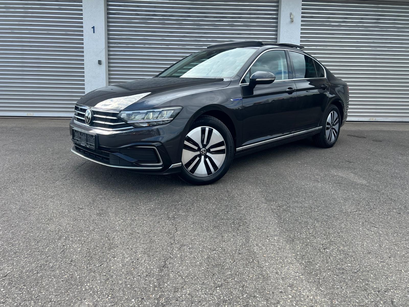 Volkswagen Passat Lim. GTE/Pano/Navi/Xenon/Kamera/Digital/