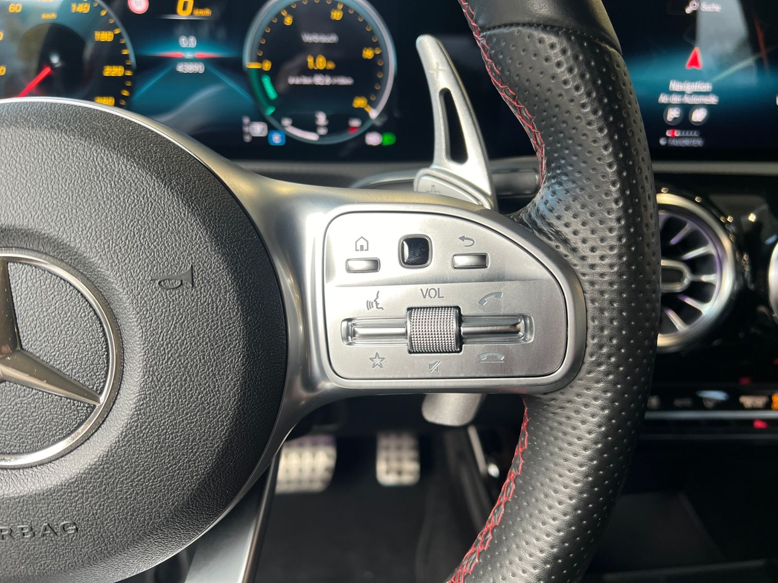 Fahrzeugabbildung Mercedes-Benz A 250 AMG RFK LED Ambiente