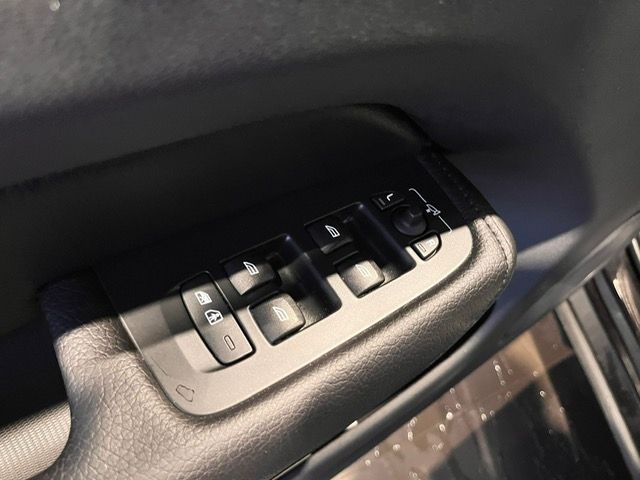 Fahrzeugabbildung Volvo XC60 Momentum Pro 2WD NAVI LEDER ALU