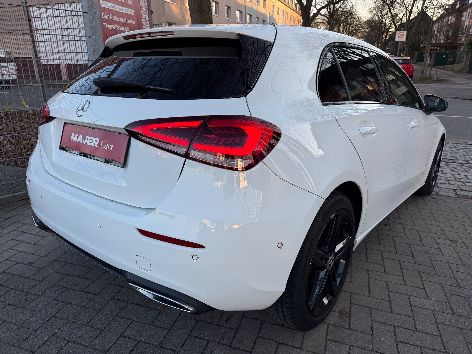 Fahrzeugabbildung Mercedes-Benz A 220 Night Paket*LED*KAMERA*TEMPO*SITZHEIZ*PDC*