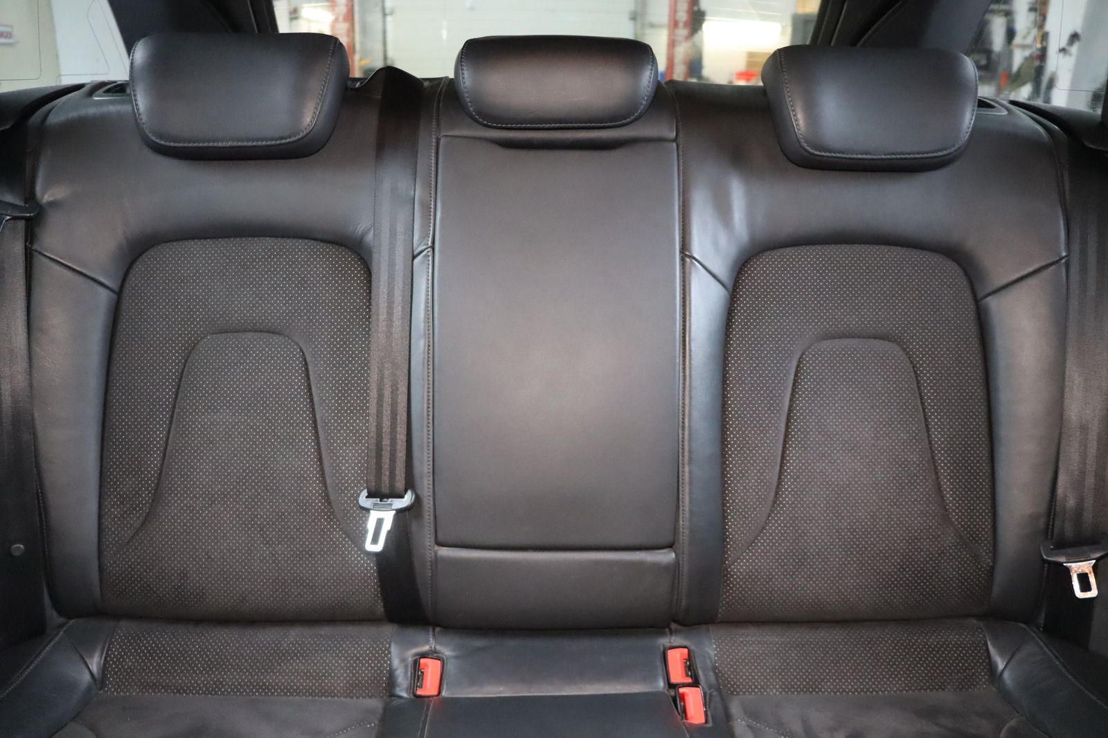 Fahrzeugabbildung Audi A4 2.0 TDI S line Avant * Sitzhzg. * Alcantara *