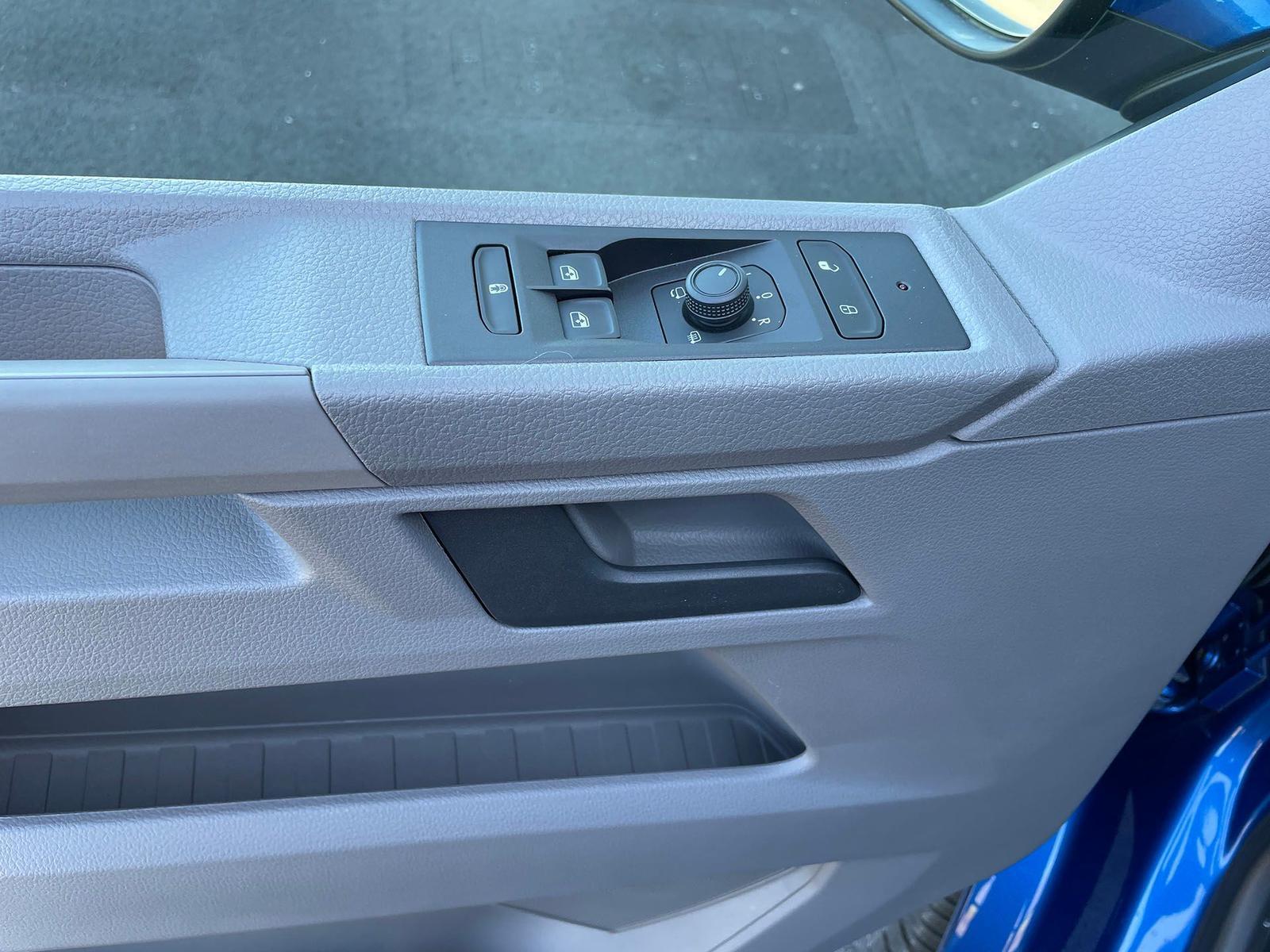Volkswagen T6.1 Transporter Kombi KR LED STANDHZ ACC NAVI