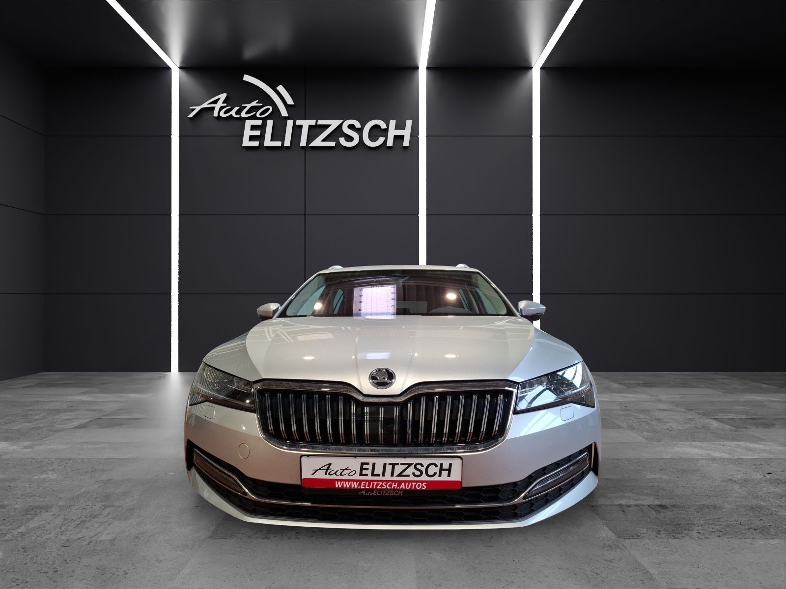 Fahrzeugabbildung SKODA Superb Combi TSI Style DSG Matrix AHK Navi AID b