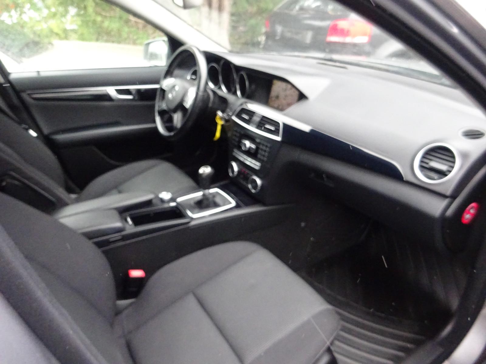 Mercedes-Benz C220 2011 — photo 9