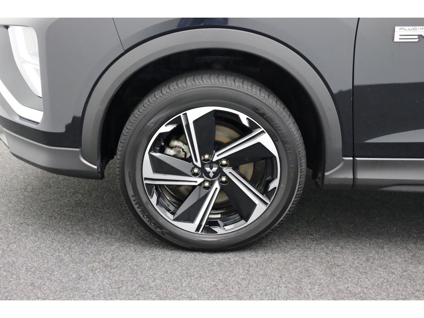 Fahrzeugabbildung Mitsubishi Eclipse Cross Basis Hybrid 4WD SHZ Rückfahrkam