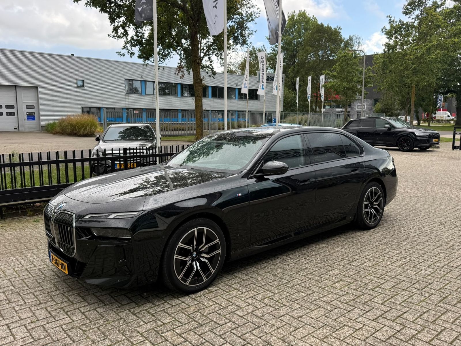 BMW i7 xDrive60 SOH 98.2%/M-SPORT/B&W/PANO/1HAND/VOL