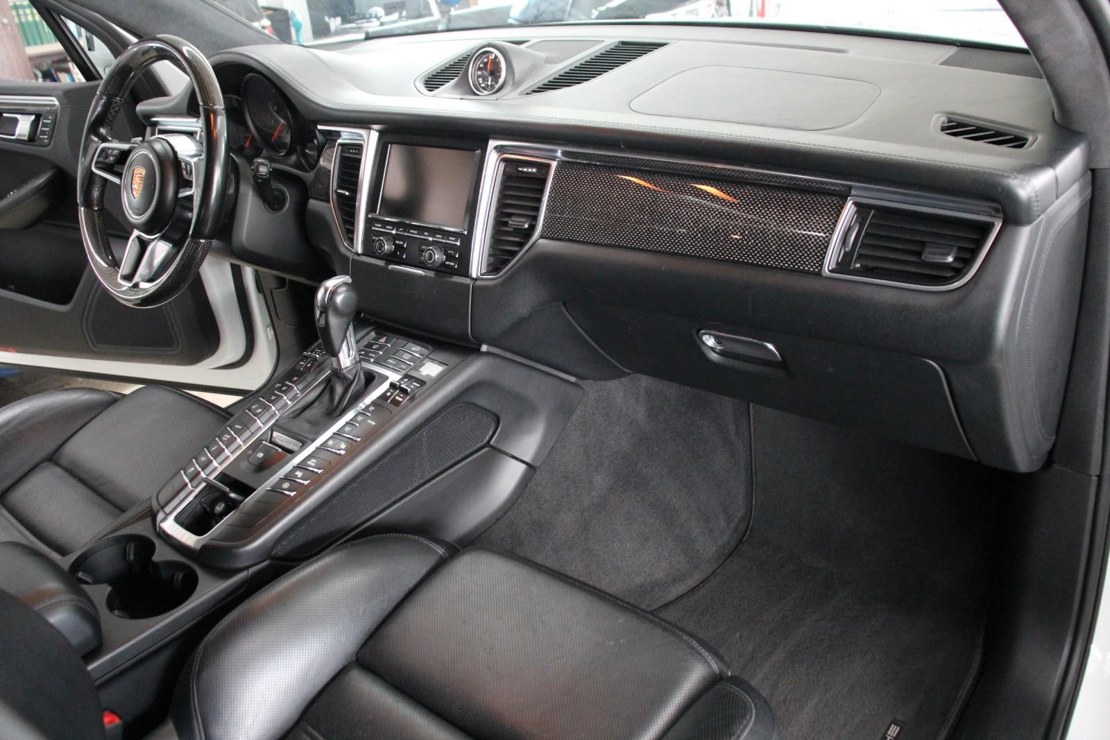 Porsche Macan Turbo *BOSE/Pano/Sitzbelüftung*