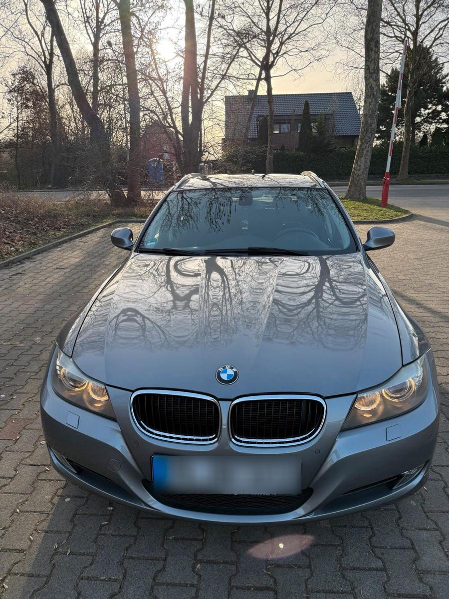 BMW 318 2011 — engine 143 HP (105kW)