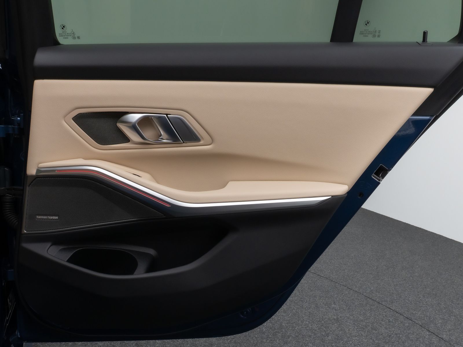 Fahrzeugabbildung BMW 320i Kamera HUD DAB H/K ACC Komfort Alarm Sport