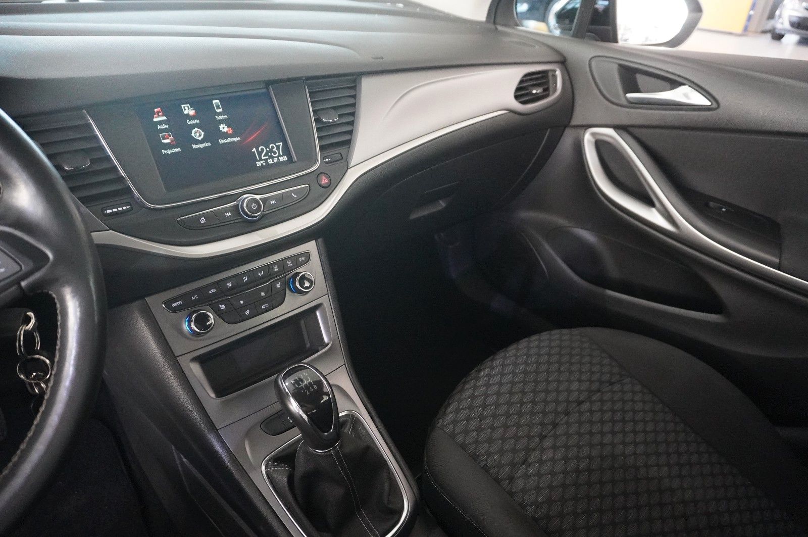 Fahrzeugabbildung Opel Astra K ST 1.2T BUSINESS NAVI/LED/SHZ/TEMP./DAB+