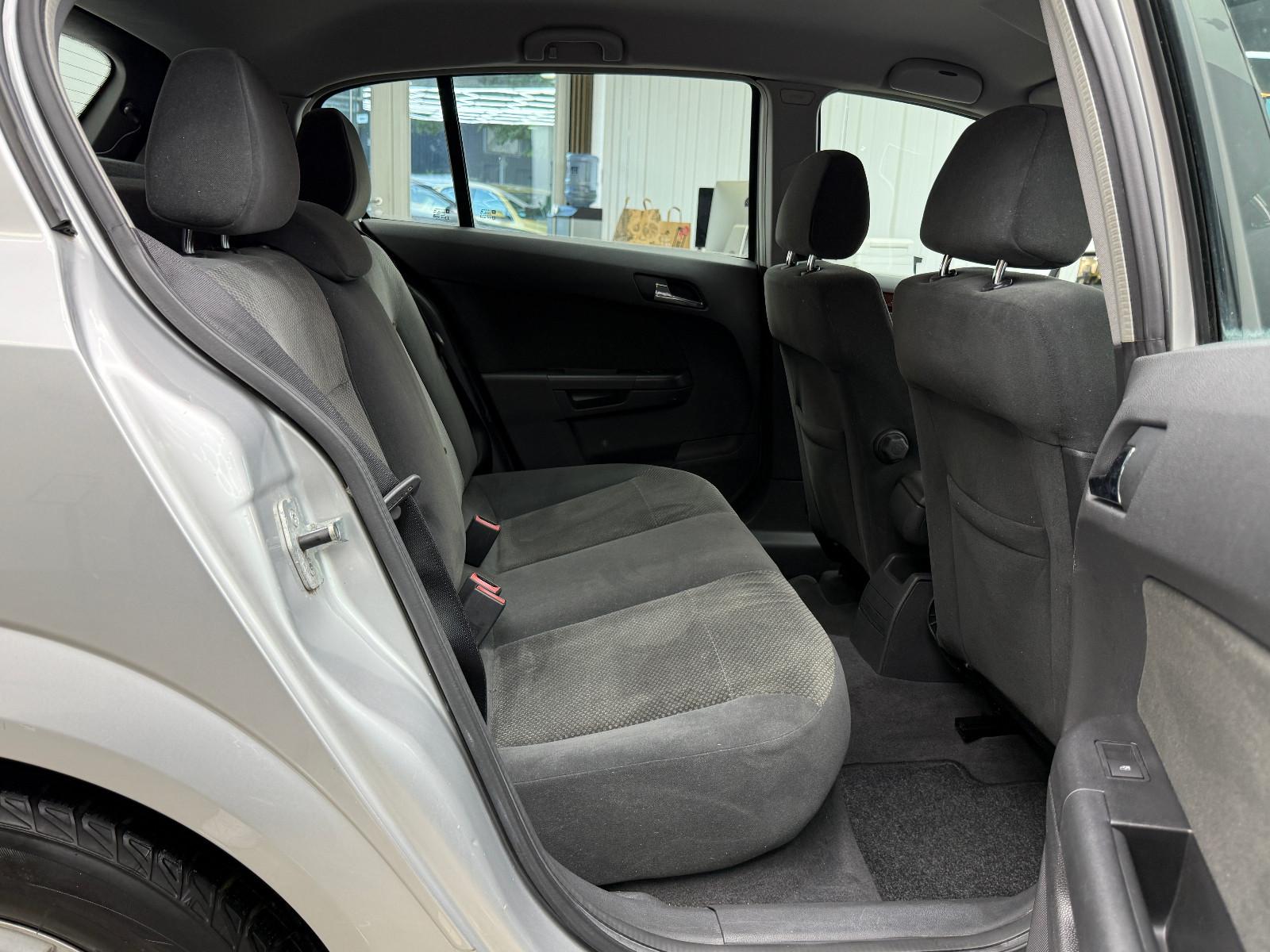 Opel Astra 2004 — photo 13