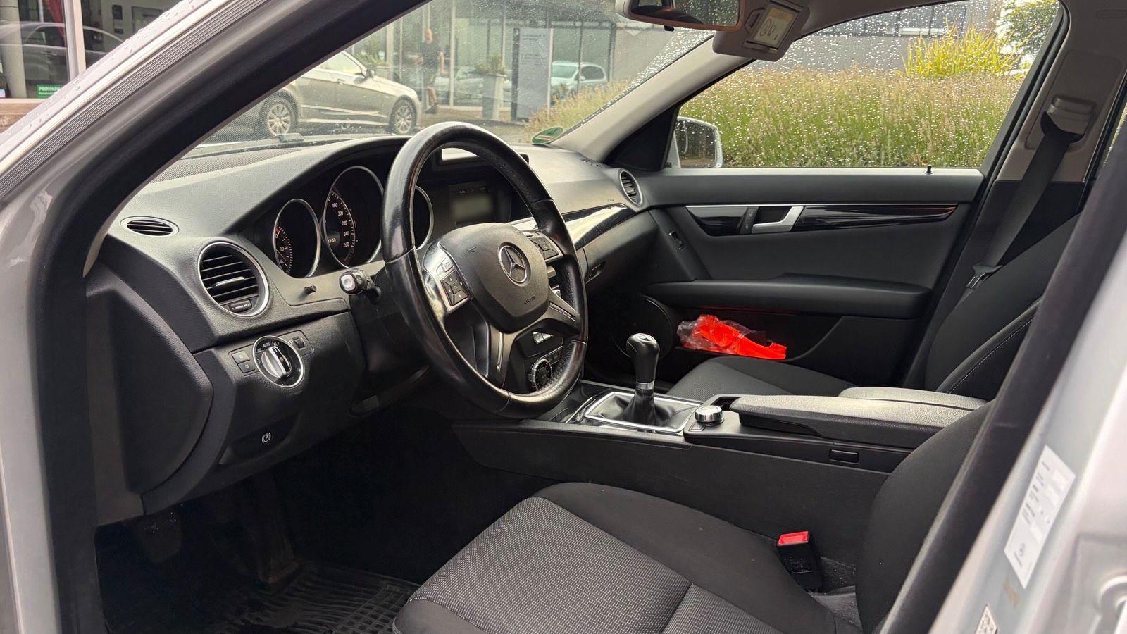 Mercedes-Benz E220 2014 — photo 10
