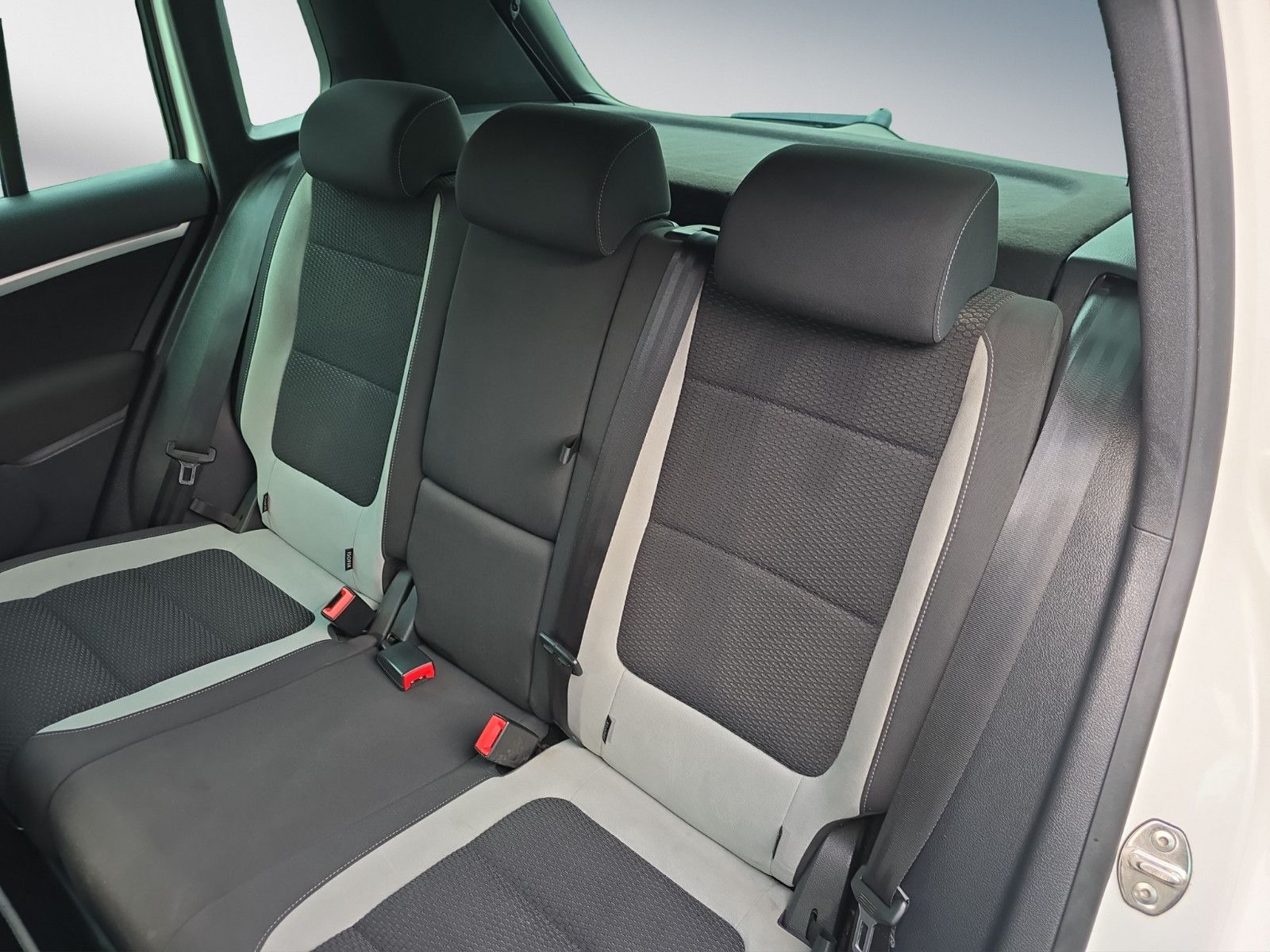 Fahrzeugabbildung Volkswagen Tiguan R-Line+KAMERA+NAVI+TÜV+INSPEKTION NEU ''