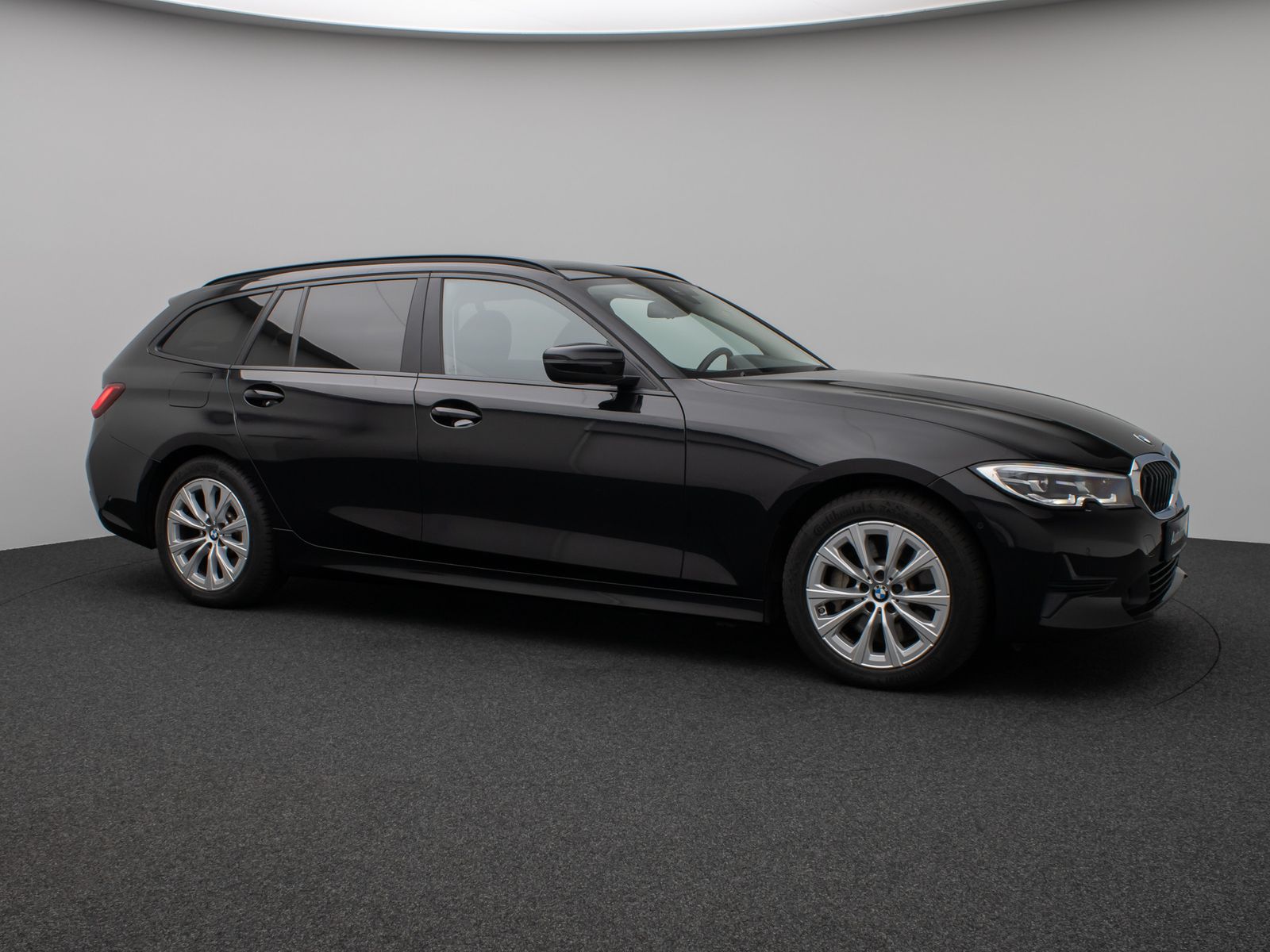 Fahrzeugabbildung BMW 330d Panorama Kamera H/K DAB Komfort Alarm LED