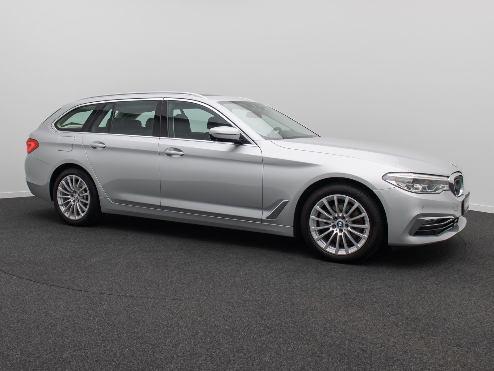 Fahrzeugabbildung BMW 520d Luxury Line 360&deg;DAB Alarm DisplKey Panorama