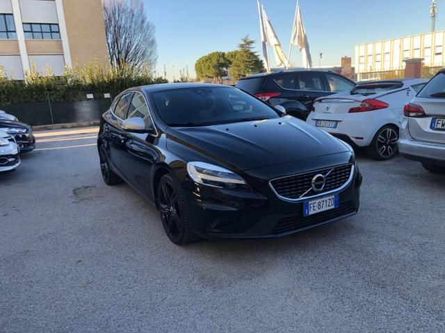 Volvo VOLVO V40 D2 R-design Momentum