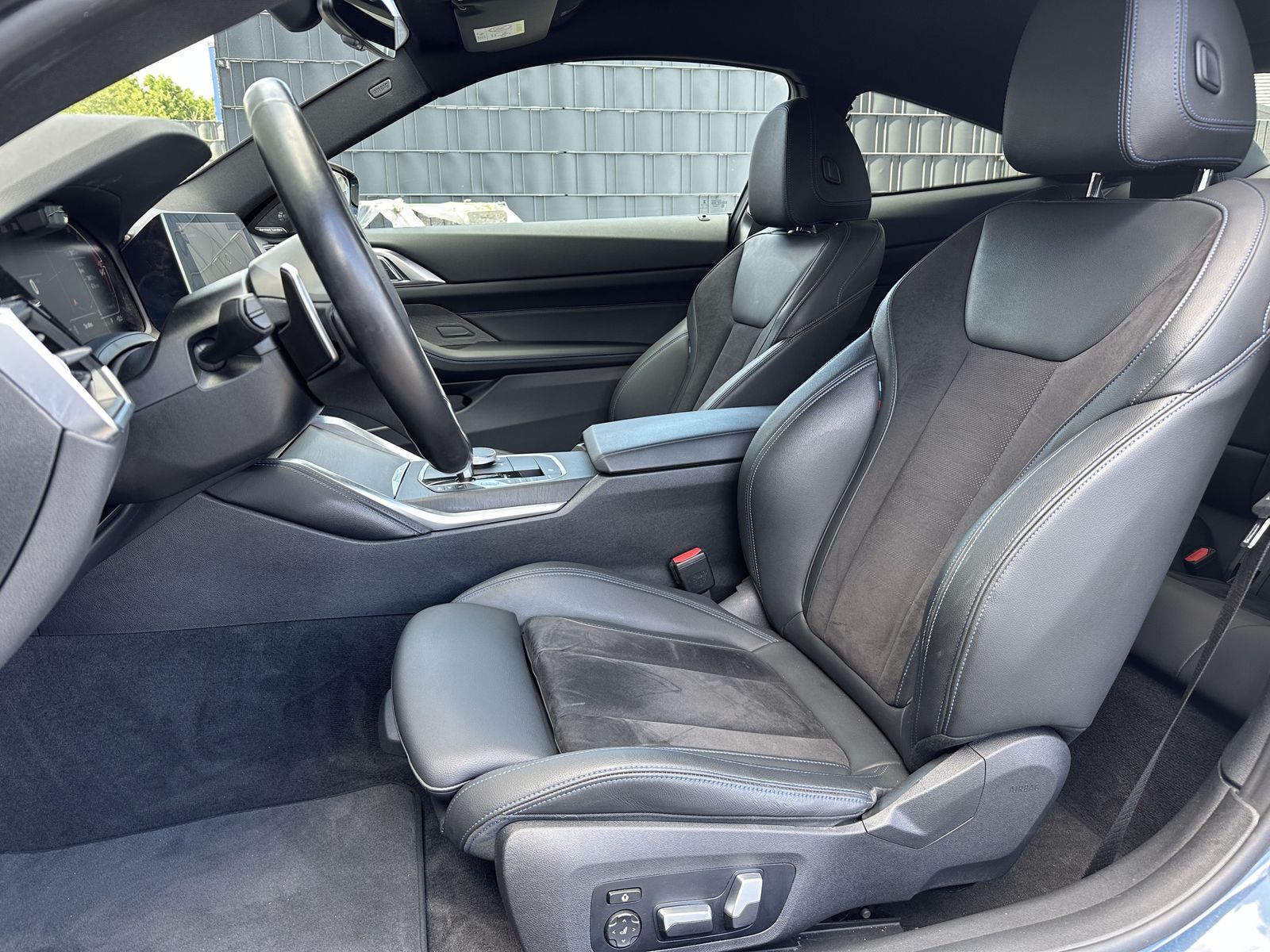 Fahrzeugabbildung BMW 420d Coupé M-Sport NAV+LED+AHK+HEAD-UP+360°+19ZO