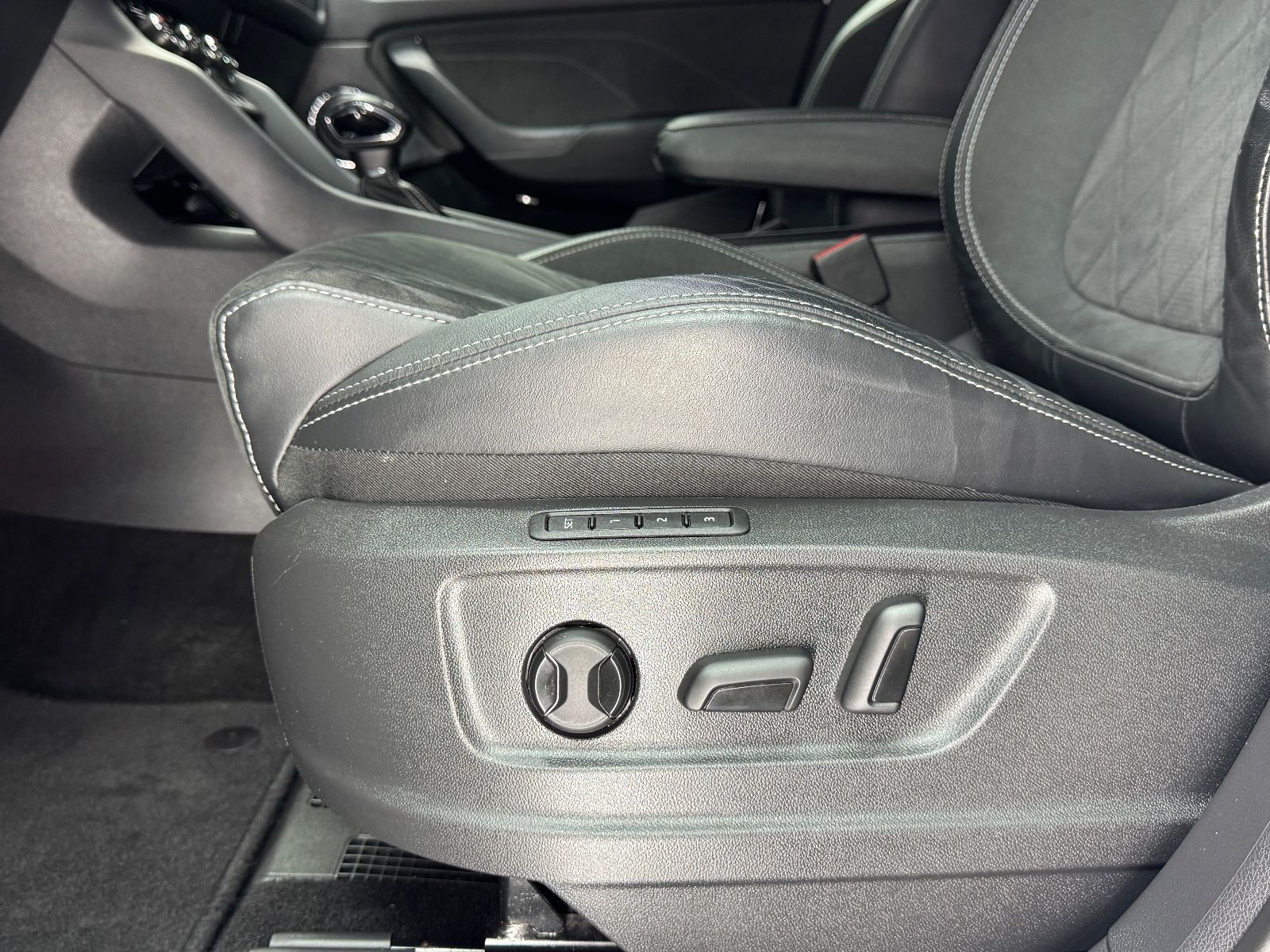 Fahrzeugabbildung SKODA Kodiaq Sportline 4x4|DSG|7-SITZER|AHK|ACC