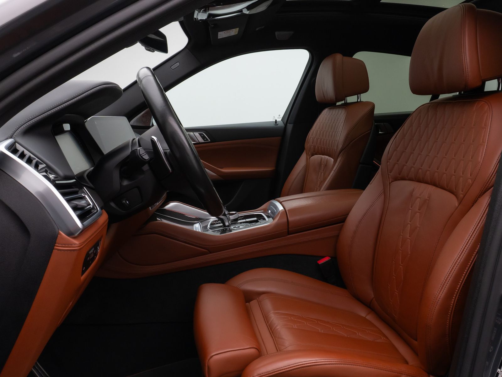 Fahrzeugabbildung BMW X6 M50i Panorama Laser 360°HUD DAB B&W AHK 22"