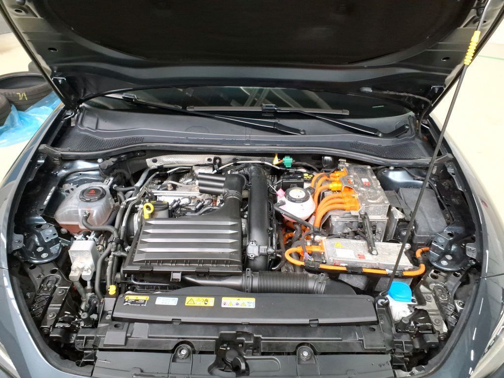 Cupra Leon 1.4 TSI e-HYBRID 180kW Tempo*PDC*RFK*Klima