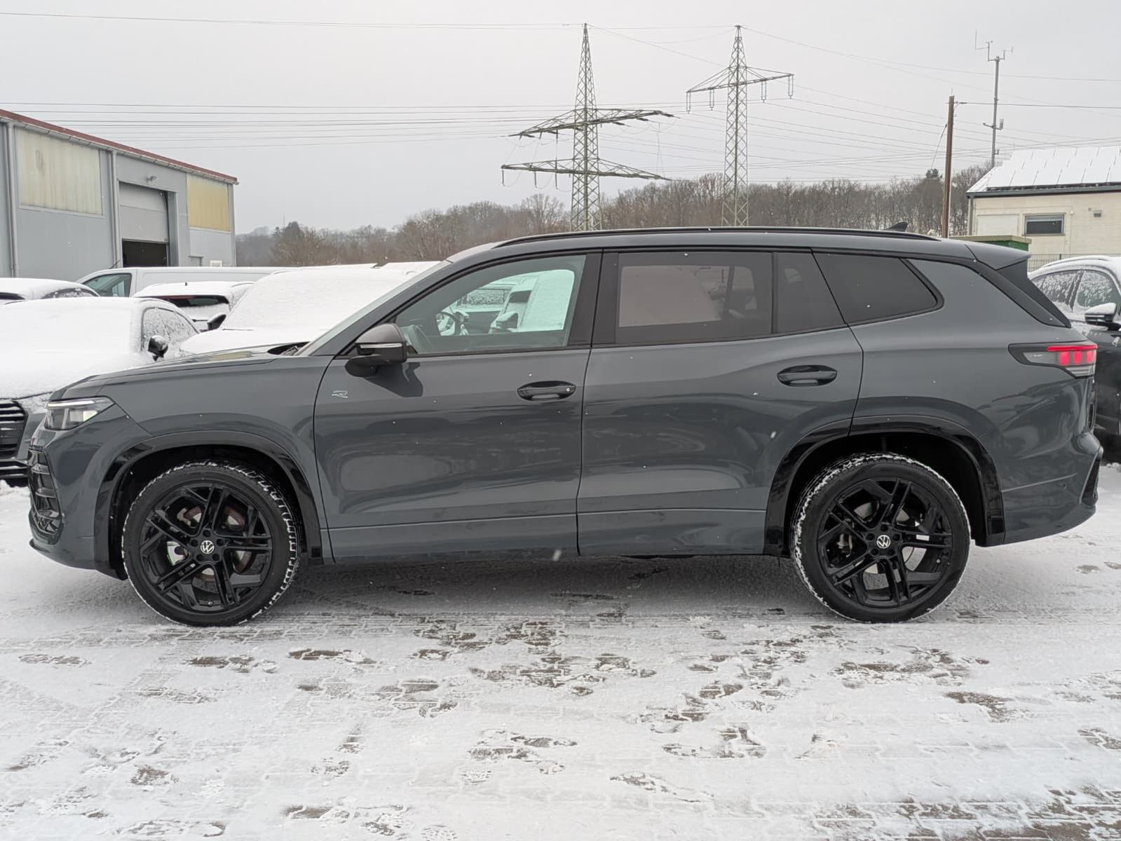 Fahrzeugabbildung Volkswagen Tayron 2.0 TDI 4M R-Line BLACK*7Si*MATRIX*PANO