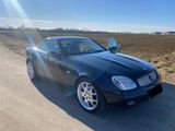 Mercedes-Benz 230 - Mercedes-Benz 230 mit Benzin-Antrieb