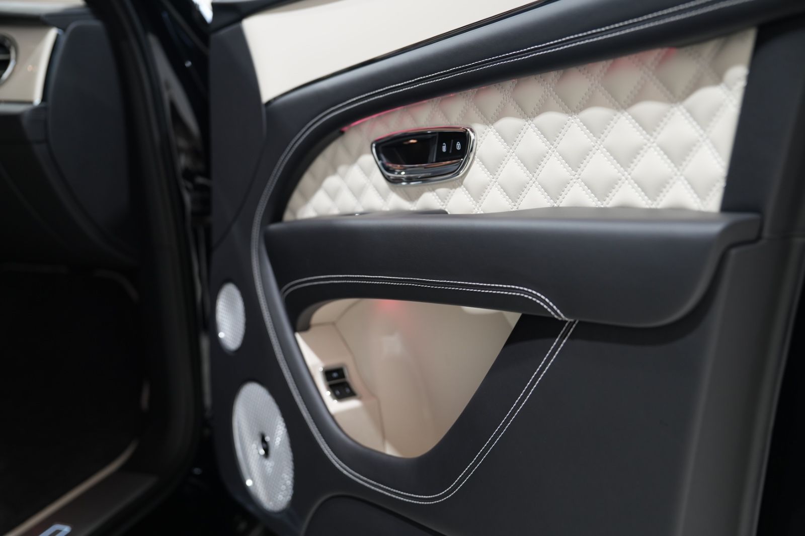 Fahrzeugabbildung Bentley Bentayga * Azure V8 * VOLL