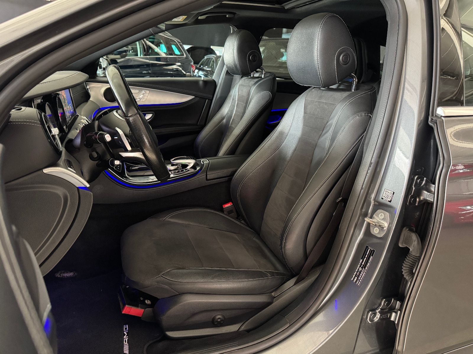 Fahrzeugabbildung Mercedes-Benz E 250 T 9GT 2X AMG LINE DISTRONIC MEMORY 20 ZOLL