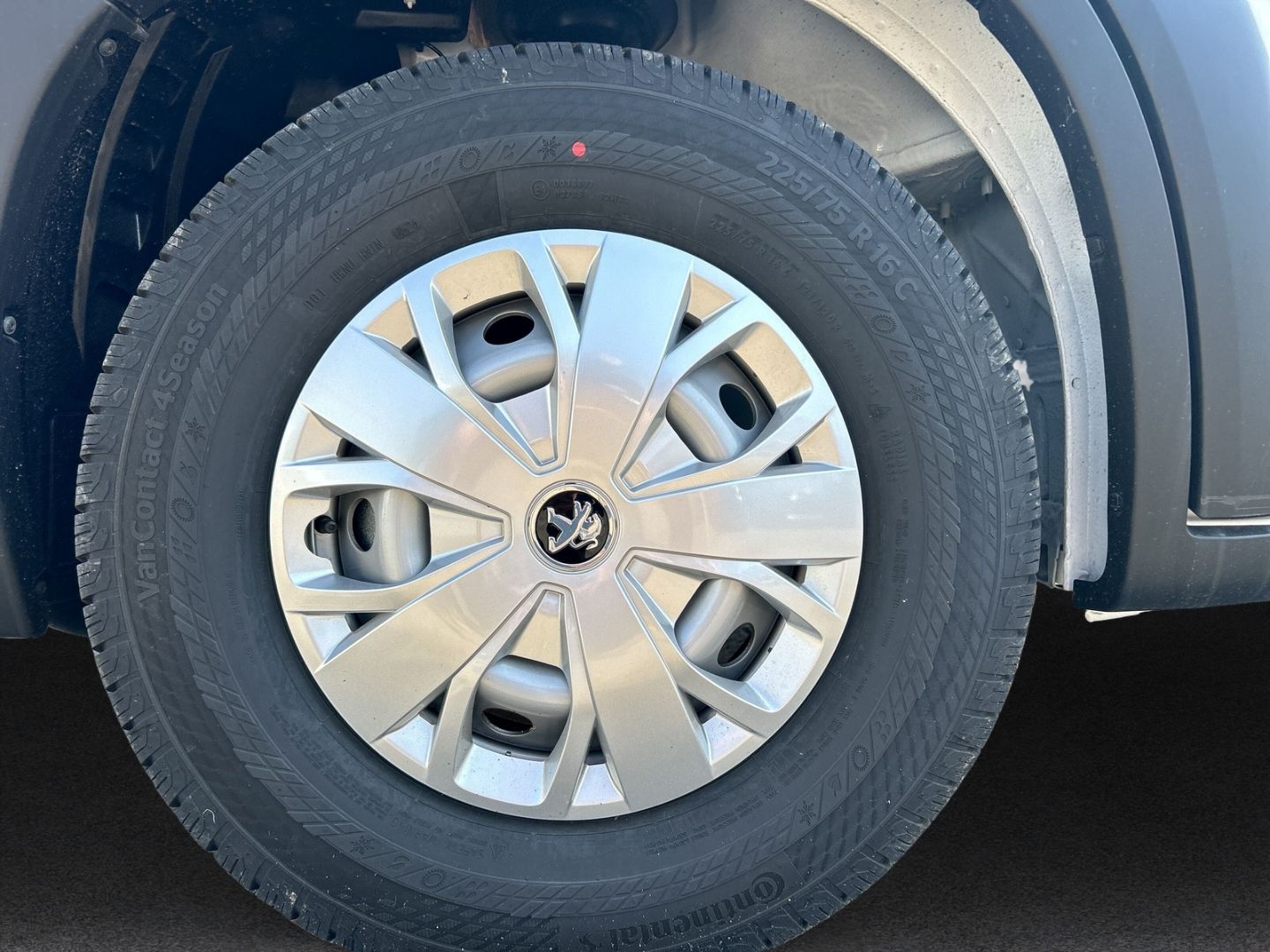 Fahrzeugabbildung Peugeot Boxer Kasten Hochraum 435 TwinCab L4H2 BlueHDi 1