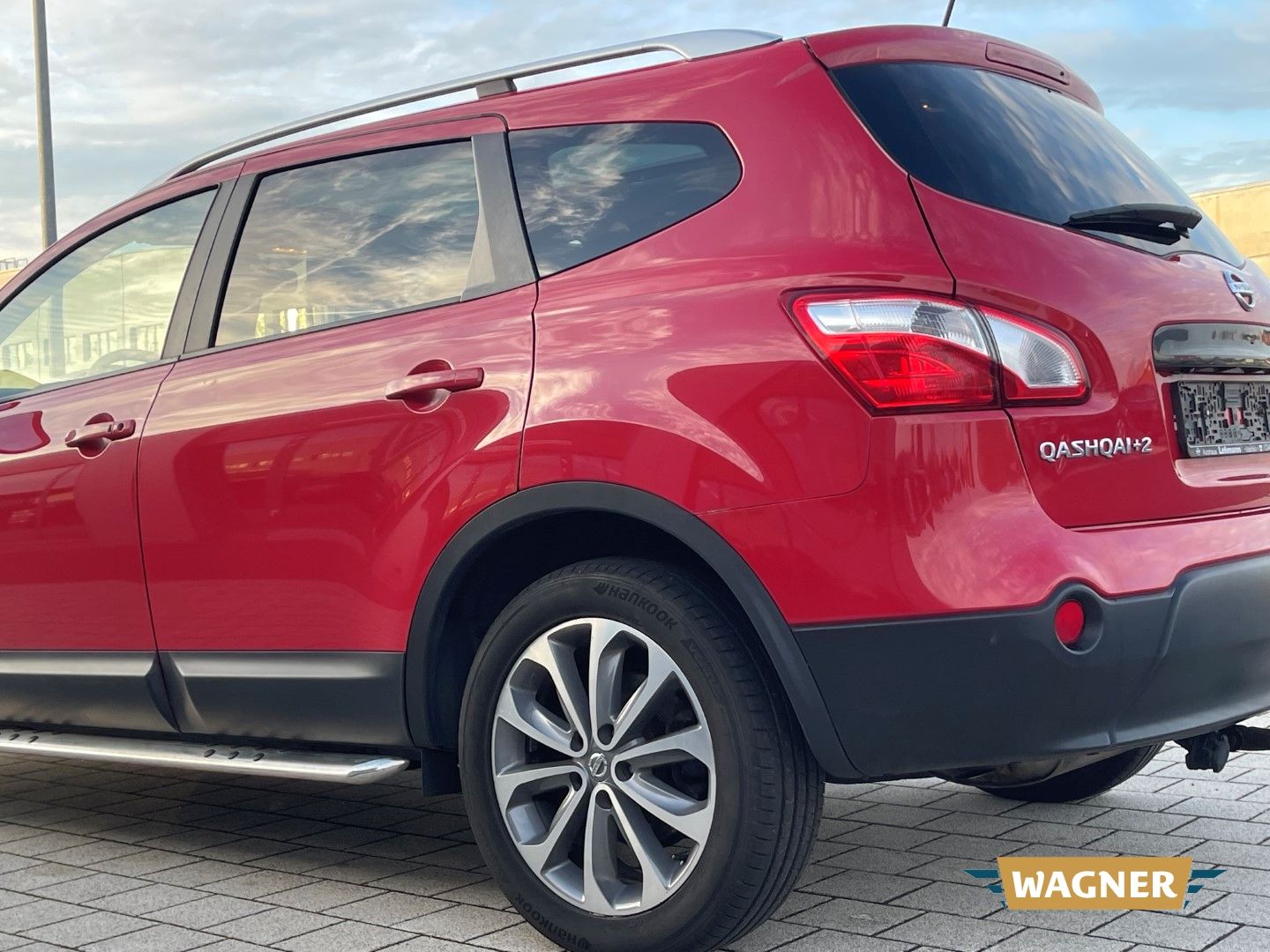 Fahrzeugabbildung Nissan Qashqai+2 Tekna 4X4 Automatik Klimaautomatik 7-S