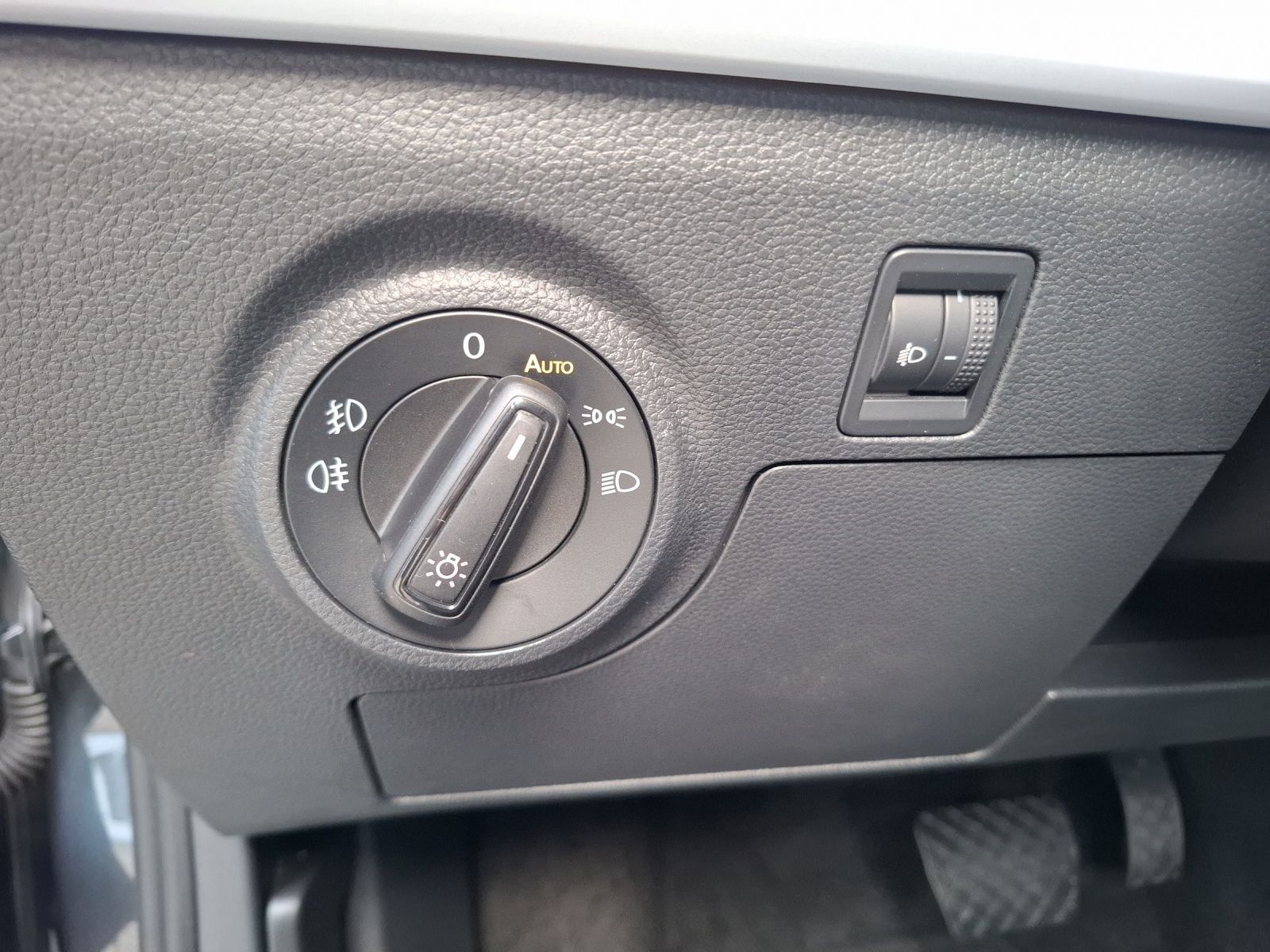 Fahrzeugabbildung SEAT Arona TSI Style DSG LED Navi AID ACC Park-Assist