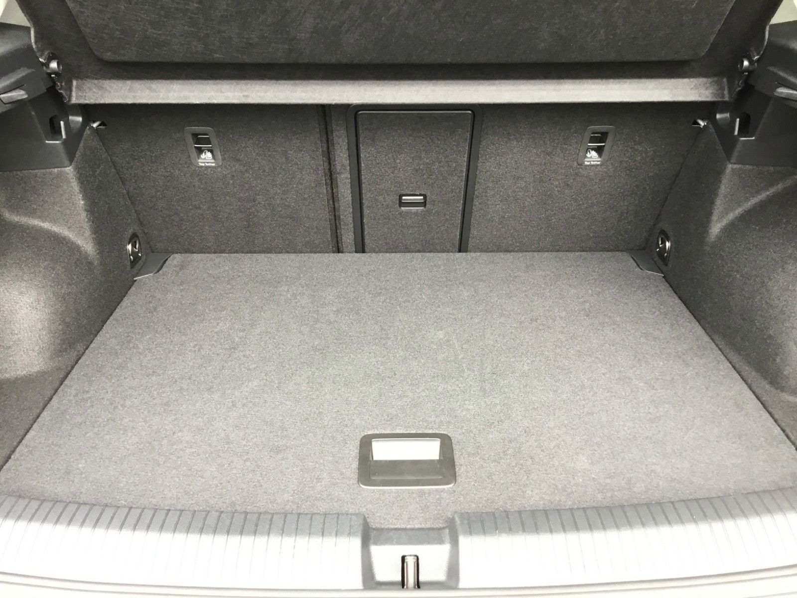 Fahrzeugabbildung Volkswagen T-Roc 1.5 TSI DSG Style+AHK+MatrixLED+ACC+Pano