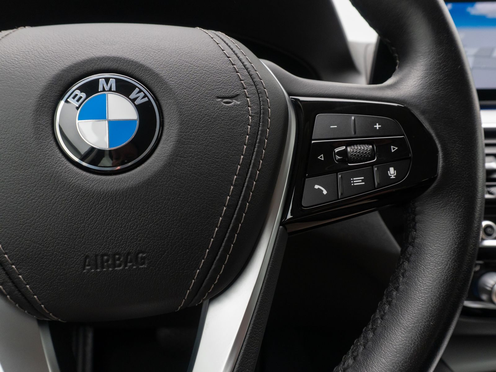 Fahrzeugabbildung BMW 520d xD HUD Kamera HiFi Alarm AHK FernlichtAssis