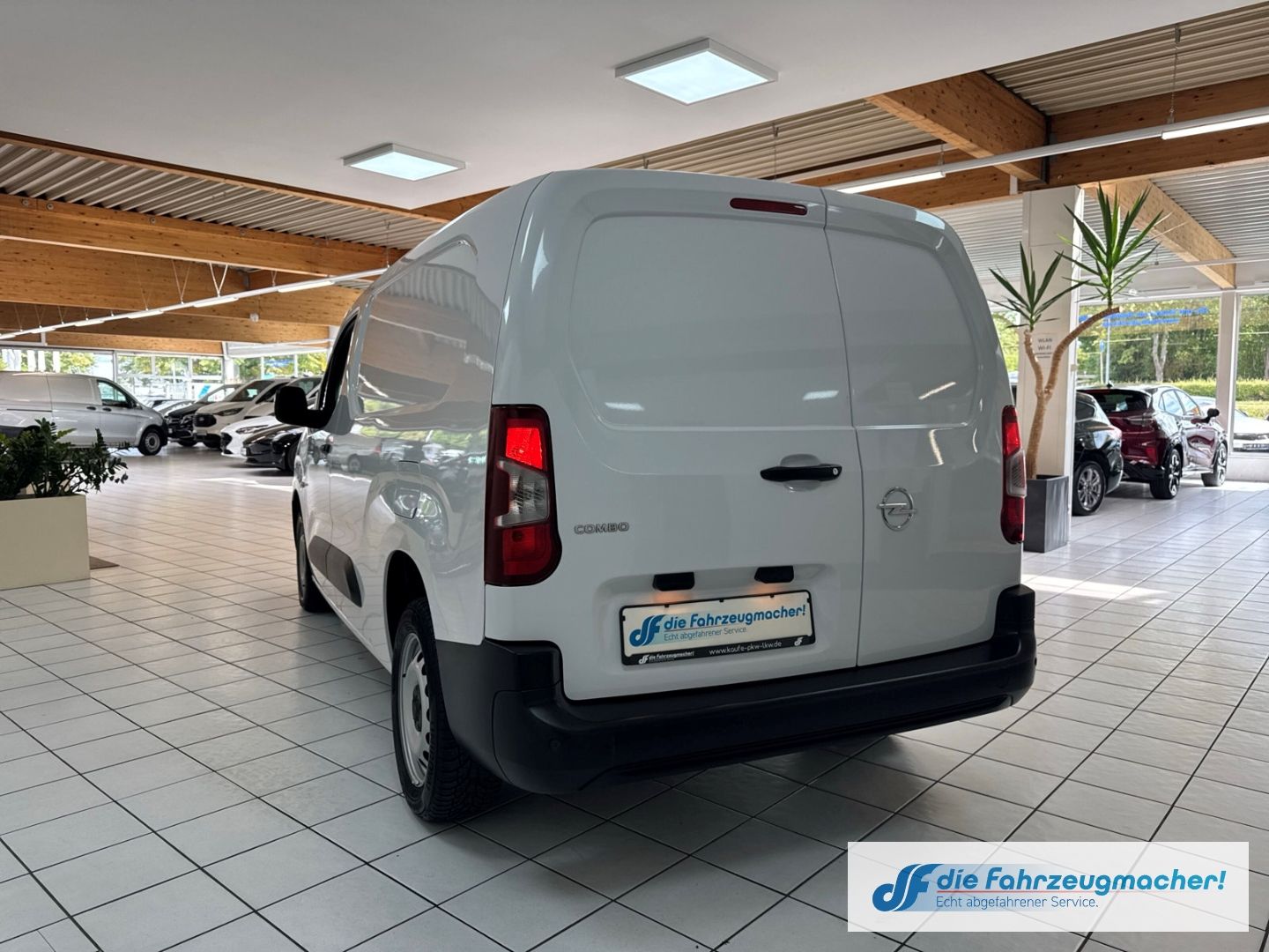 Fahrzeugabbildung Opel Combo E Cargo  L2 1,5D XL erhöhte Nutzlast EU6e