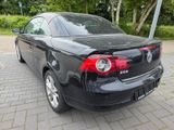Volkswagen Eos 1.4 Edition 2010 - Volkswagen Eos aus 2009 mit Benzin-Antrieb: Leder, Navigationssystem, Cabrio