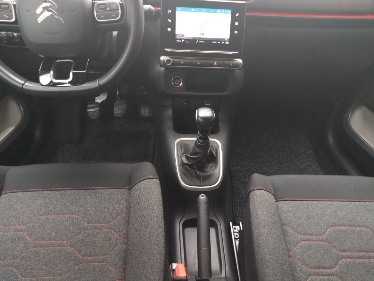 Fahrzeugabbildung Citroën C3 PureTech 110 S&S Shine Navi CarPlay Klimaauto