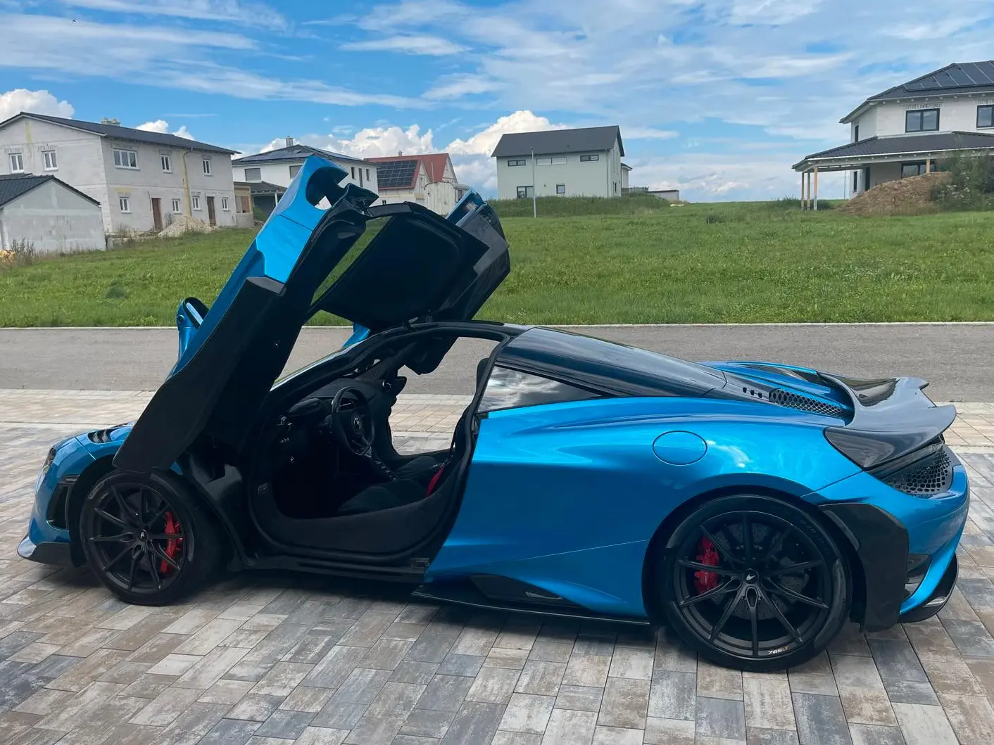 McLaren 765LT Coupe V8 - Carbon - Ludus Blau - Limitiert