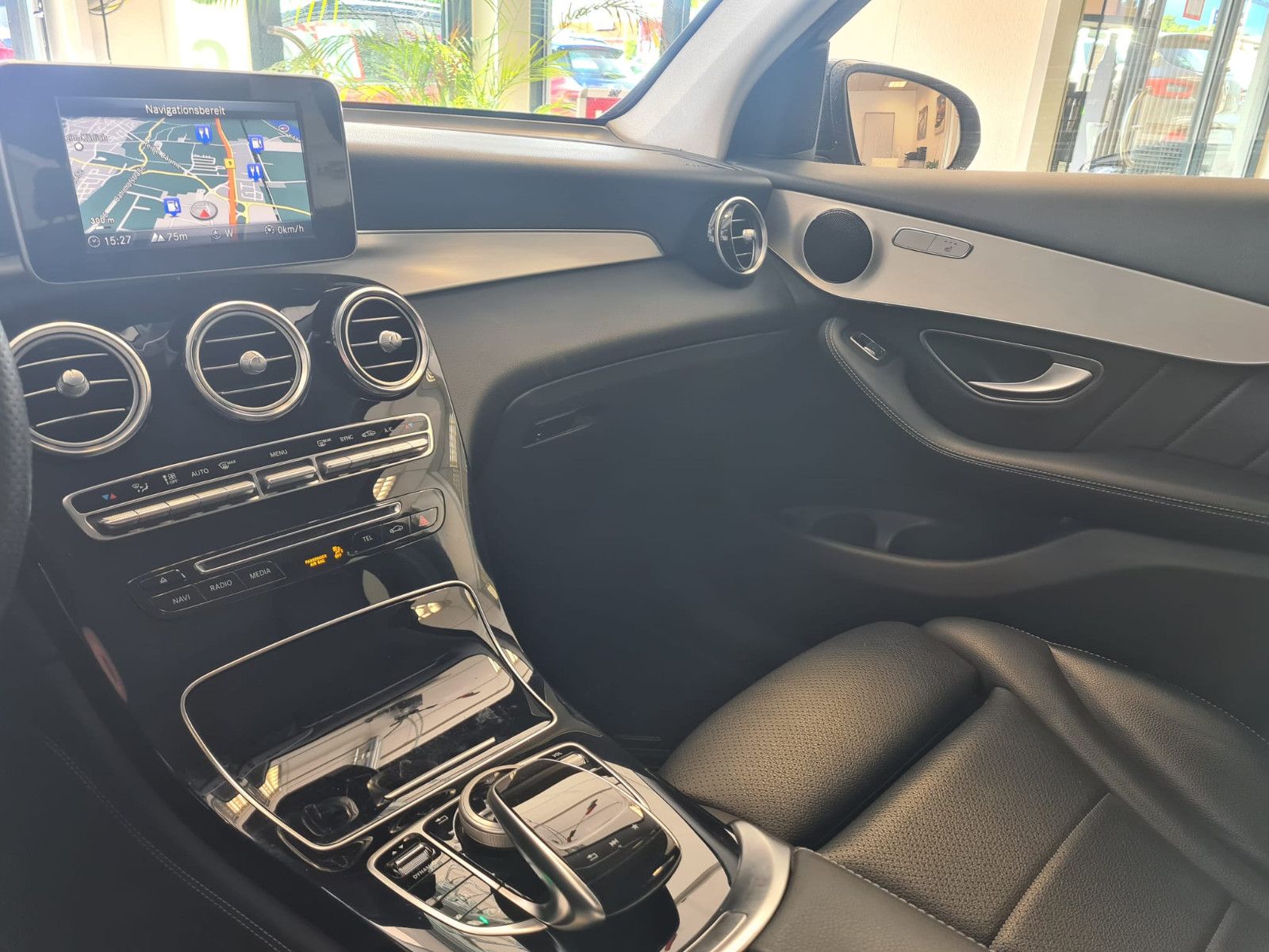 Fahrzeugabbildung Mercedes-Benz GLC 220 4Matic/LEDER/NAVI/SCHECKHEFT