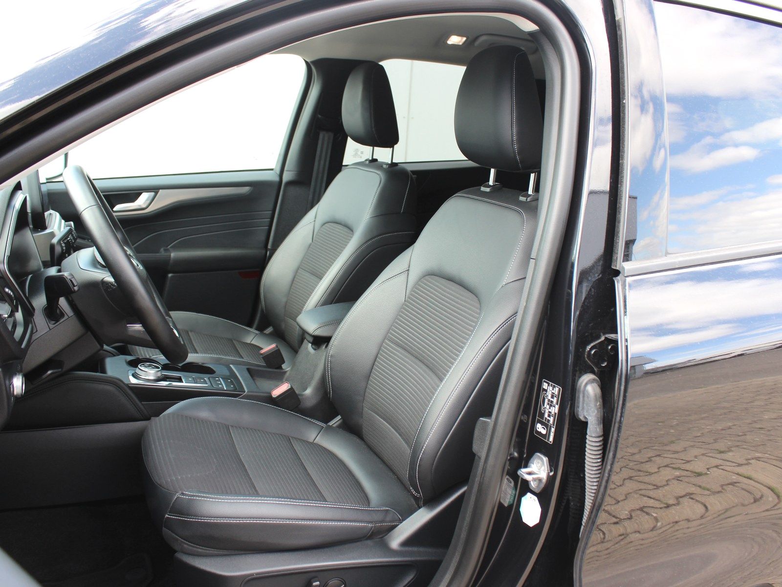 Fahrzeugabbildung Ford Kuga Plug-In Hybrid Titanium X 2,5 Duratec