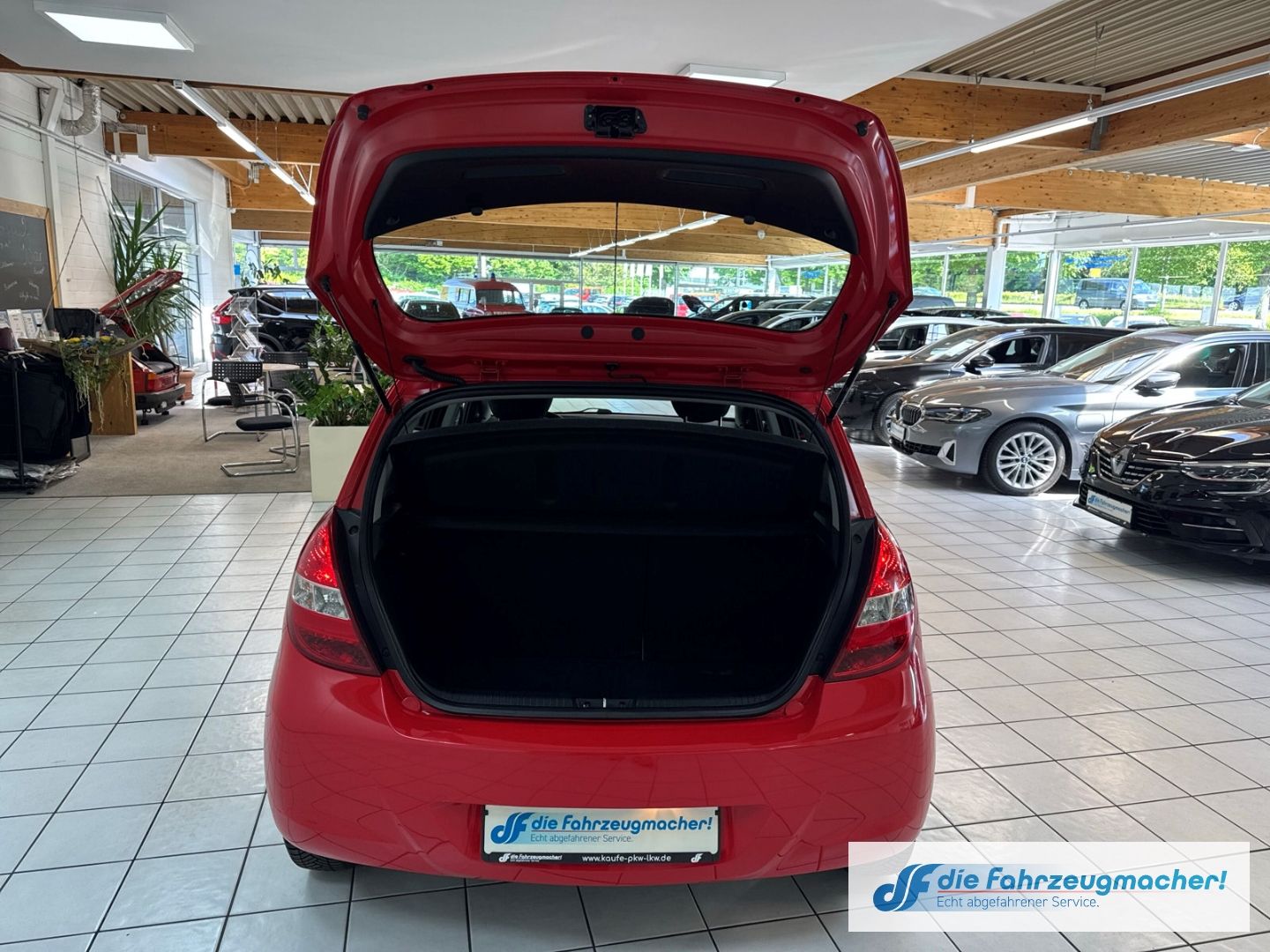 Fahrzeugabbildung Hyundai i20 Comfort 1.2 Klima el.SP teilb.Rücksb AUX MP3