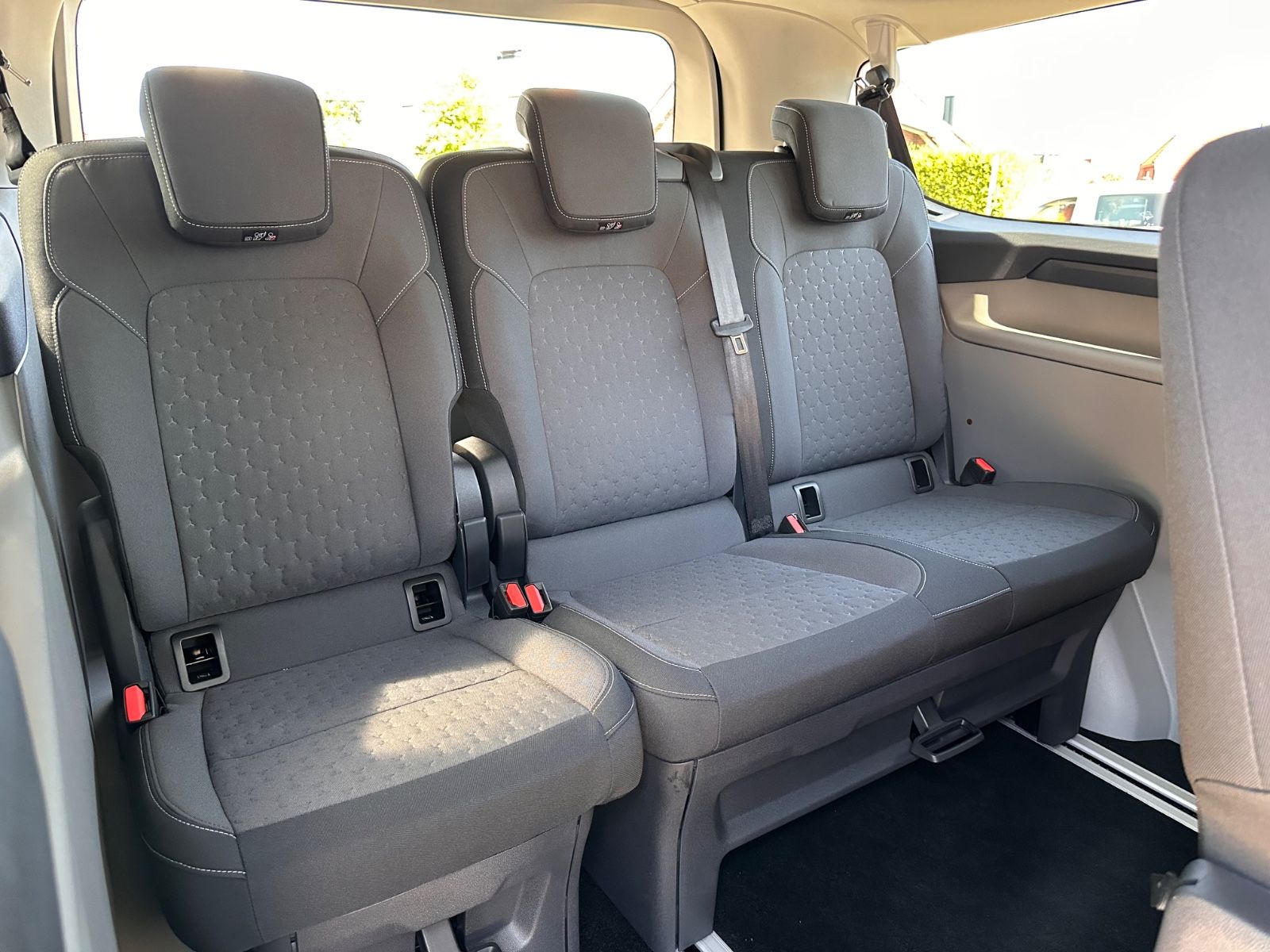 Fahrzeugabbildung Ford Tourneo Custom 2.0 EcoBlue 320 L2  Titanium Aut.